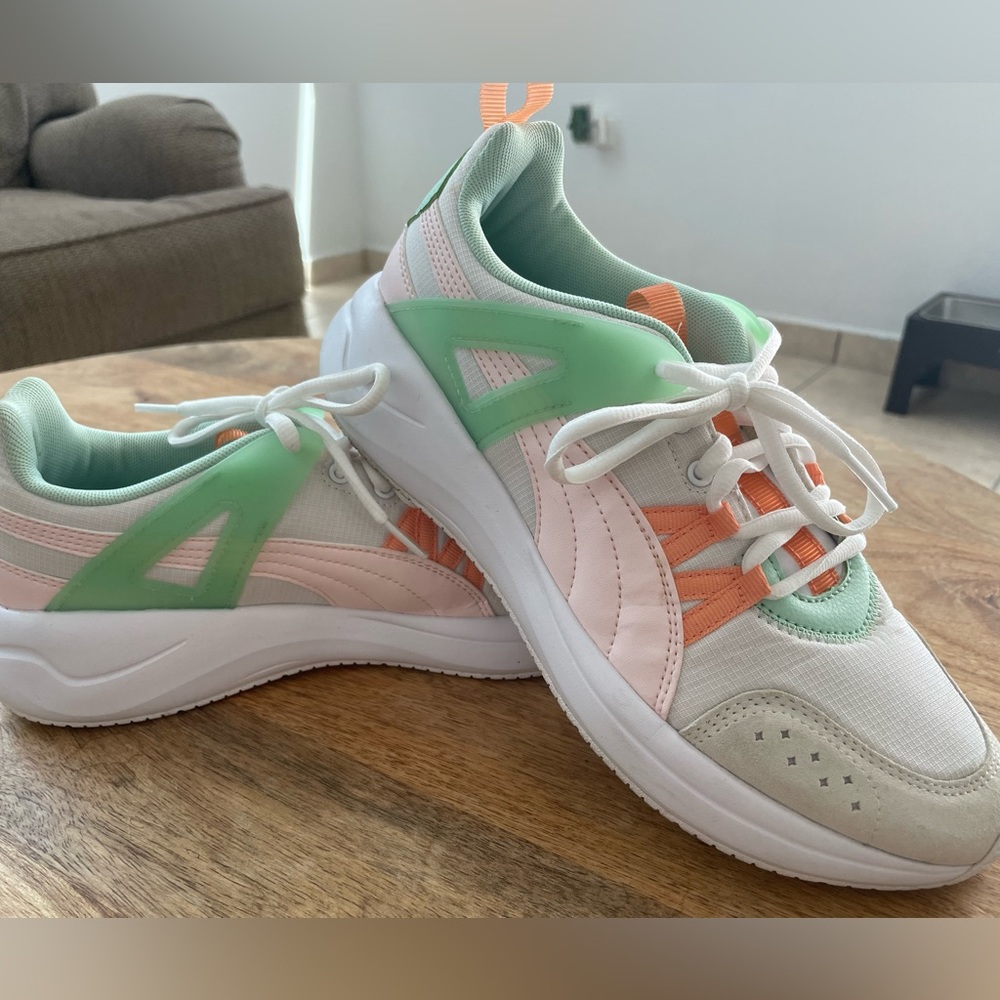 PUMA Sneaker - Size 9 - Soft Foam